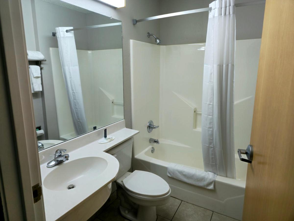 Microtel Inn & Suites Claremore Bagian luar foto